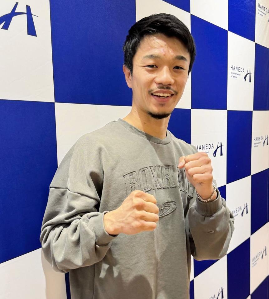 　１カ月間のロサンゼルス合宿を終えて帰国した中谷潤人＝羽田空港