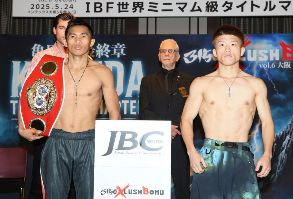 　計量を終えた重岡銀次朗（右）とペドロ・タドゥラン（撮影・石井剣太郎）