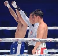 　判定でアンジェロ・レオ（左）に敗れた亀田和毅（撮影・西田忠信）