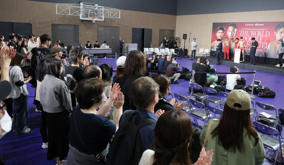 　武居由樹、力石政法らが出場する２８日の試合の計量が公開で行われた（撮影・吉澤敬太） 