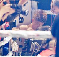 　ペドロ・タドゥランとの試合後、苦しそうな表情の重岡銀次朗＝２４日