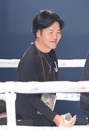 　亀田和毅の試合前にリングに登場した島田紳助氏（撮影・西田忠信）