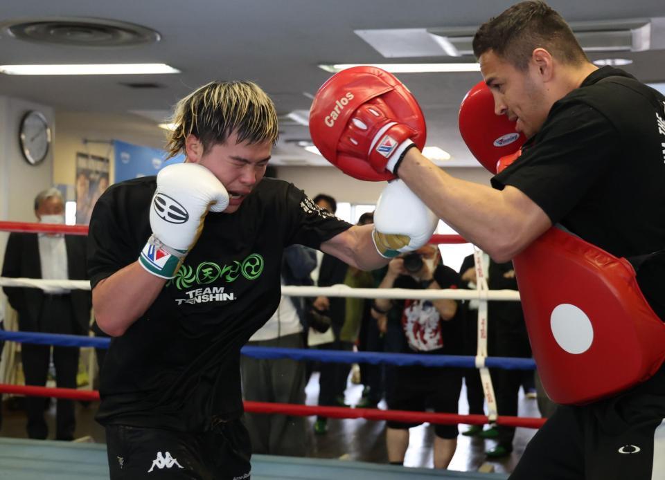 　練習を公開下那須川天心（撮影・金田祐二）