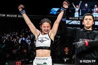 　勝利に笑顔のケイト・ロータス©ＲＩＺＩＮ　ＦＦ