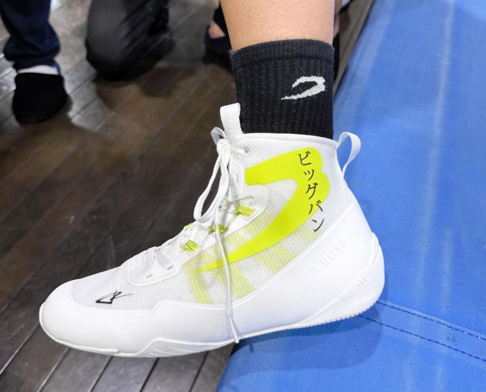 　中谷潤人がカットの高さや穴の数、色や素材までこだわり抜いた「ボックスロウ」の特注シューズ