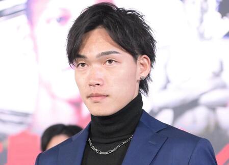 【写真】「嫉妬の嵐」ＢＤ人気イケメンがＲＩＺＩＮ初勝利のモデル級美女戦士のセコンドに　ファンざわざわ