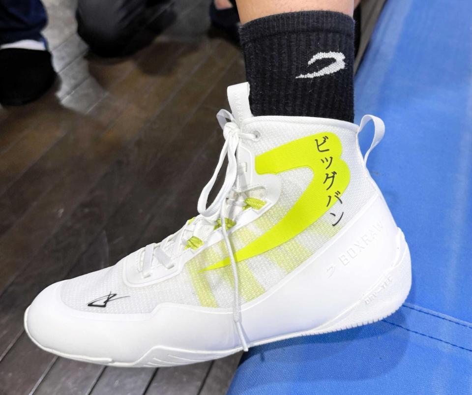 　中谷潤人がカットの高さや穴の数、色や素材までこだわり抜いた「ボックスロウ」の特注シューズ