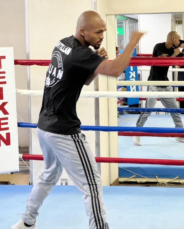 　那須川天心戦に向けて公開練習を行ったビクトル・サンティリャン