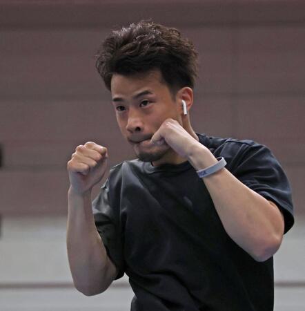 辰吉寿以輝、再起戦飾る　３－０の判定勝ち　リングサイドでは両親見守る