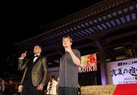 　増上寺で会見する朝倉未来（右）とクレベル・コイケ（撮影・石井剣太郎）