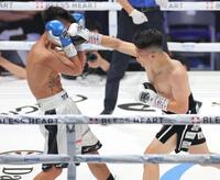 　２回、バン・タオ・トラン（左）に右ストレートを放つ坪井智也（撮影・西岡正）