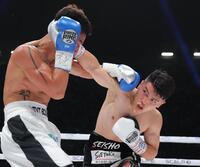 　４回、バン・タオ・トラン（左）を攻める坪井智也（撮影・吉澤敬太）