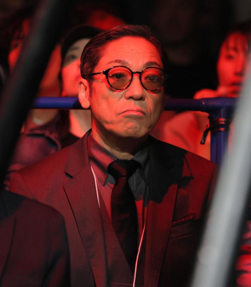 　観戦する香川照之（撮影・吉澤敬太）