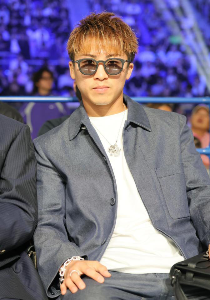 　観戦する井上尚弥（撮影・吉澤敬太）