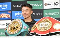 　バンタム級世界２団体統一戦から一夜明け、記者の質問に答える中谷潤人