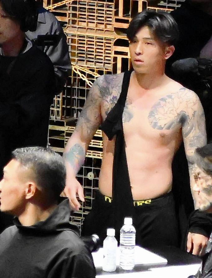 　森にビリビリにシャツを破られた外枦保尋斗