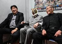 　左から前田日明、初代タイガーマスク、藤原喜明