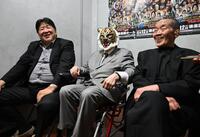 　左から前田日明、初代タイガーマスク、藤原喜明