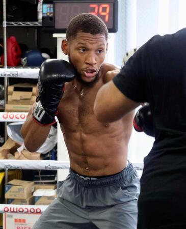 　世界戦向け、練習を公開したＷＢＯウエルター級王者のブライアン・ノーマン