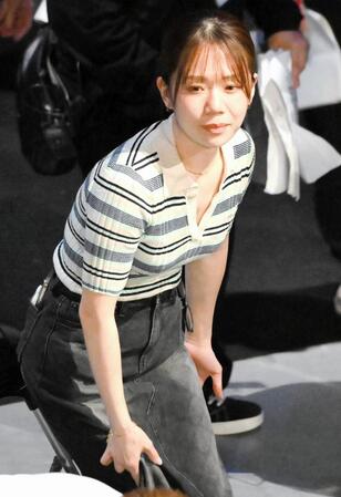 【写真】朝倉未来の美人マネが大照れ　ＢＤで格闘家と手つなぎデート