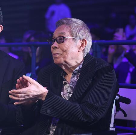 　観戦する北島三郎（撮影・佐々木彰尚）