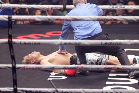 佐々木尽は壮絶５回失神ＫＯ負け　日本勢初のウエルター級世界王座奪取ならず　無敗王者に左フックに沈む　初回に２度のダウン、その後魂の奮闘も　自力で動けず担架で搬送