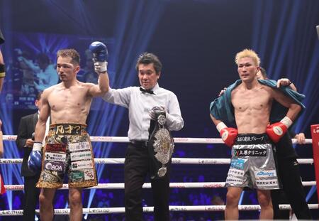 　日本フェザー級の新王者に輝いた阿部麗也（撮影・佐々木彰尚）
