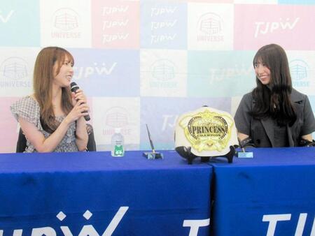 　プリプリ王者・瑞希（左）と調印式に臨む挑戦者の荒井優希