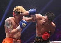 　７回、ペク・ハソ（左）を攻める森脇唯人（撮影・佐々木彰尚）