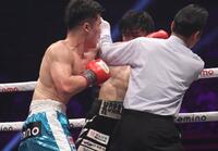 　４回、レフェリーがストップしＴＫＯ勝ちをおさめた田中空（撮影・佐々木彰尚）