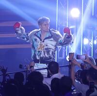 　入場する佐々木尽（撮影・西岡正）