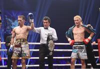 　日本フェザー級の新王者に輝いた阿部麗也（撮影・佐々木彰尚）