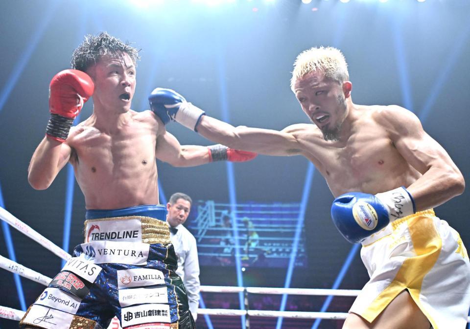 　４回、攻め合う山口聖矢（左）と木内凌祐