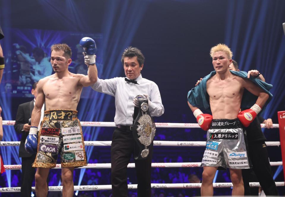 　日本フェザー級の新王者に輝いた阿部麗也（撮影・佐々木彰尚）