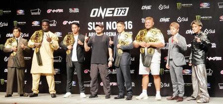　ＯＮＥ日本大会会見に参加した（左から）若松佑弥、オマール・ケイン、スーパーボン、チャトリＣＥＯ、野杁正明、アナトリー・マリキン、武尊、与座優貴