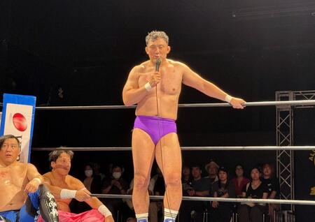 　メイン終了後にマイクを握り、交通事故で治療中の長尾一大心へのエールを呼びかける鈴木秀樹