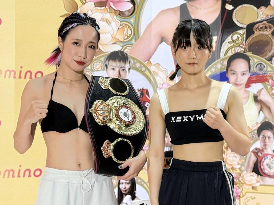 　ＷＢＡ女子ミニマム級タイトルマッチの前日計量をクリアした王者・黒木優子（左）と挑戦者の鈴木なな子