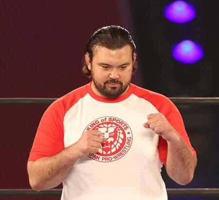 新日本入団ウルフ・アロン、初マイクにファン大歓声「（緊張で）震えた、頭真っ白」痛恨言い間違いも…喝采＆ウルフコール発生「早く試合したい」