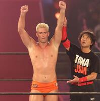 　第７試合で勝利したザック・セイバーＪｒ．（撮影・北村雅宏）