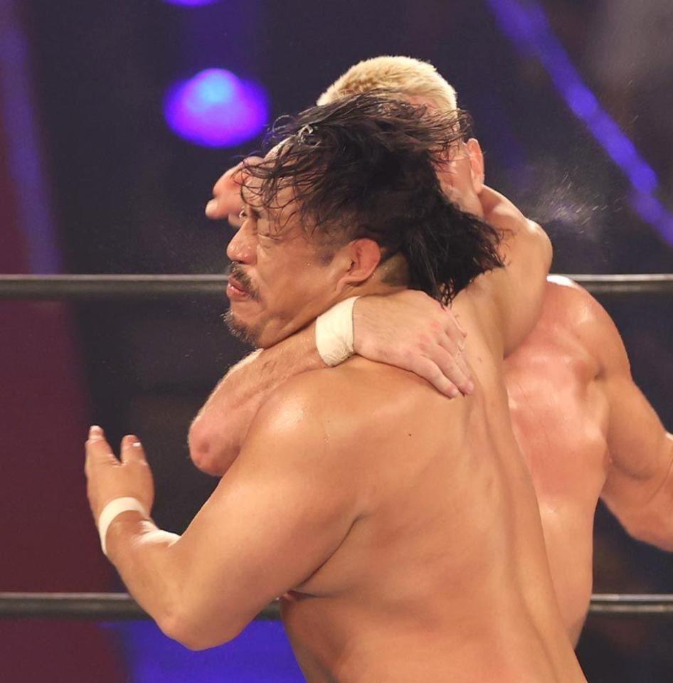 　第７試合でザック・セイバーＪｒ．を攻める後藤洋央紀（手前）＝撮影・北村雅宏