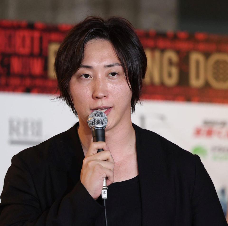 　ＳＡＴＯＲＵと対戦する溝口勇児ＣＯＯ（撮影・中田匡峻）