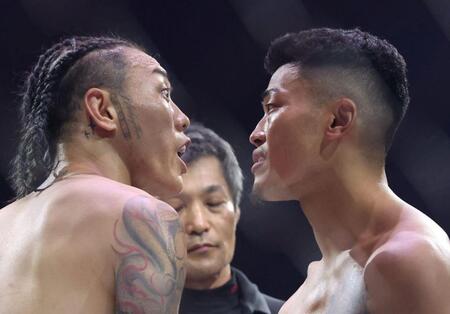 　試合前から火花が散るｓａｋｋｋｉ（左）と竜（撮影・中田匡峻）