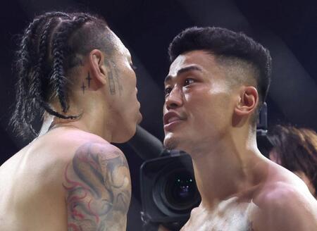 　試合前から火花が散るｓａｋｋｋｉ（左）と竜（撮影・中田匡峻）