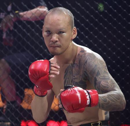 　２８３ａｋａ我武者羅との試合前、気合が入った表情を見せるダイスケ（撮影・中田匡峻）