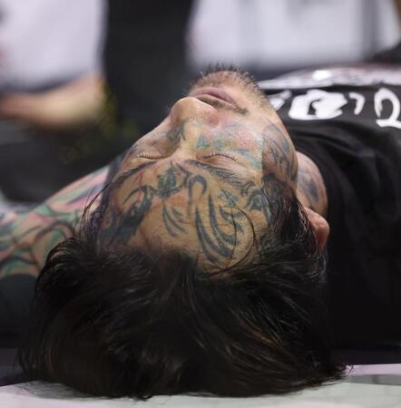 　貴ａｋａ悪魔王子にＫＯ負けを喫した瓜田純士（撮影・中田匡峻）