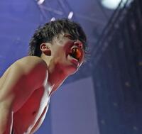 　村田将一にＫＯ勝利し、雄たけびを上げる野田蒼（撮影・中田匡峻）