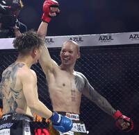 　２８３ａｋａ我武者羅（左）に勝利したダイスケ（撮影・中田匡峻）