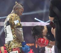 　ＳＡＴＯＲＵ（左）は溝口勇児ＣＯＯに敗れる（撮影・中田匡峻）