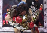 　激しい試合を見せる溝口勇児ＣＯＯ（上）とＳＡＴＯＲＵ（撮影・中田匡峻）