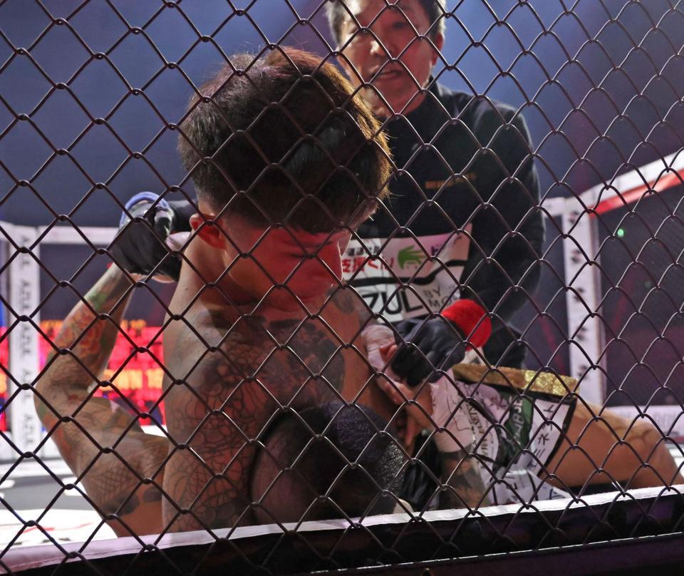 　森（下）を攻める外枦保尋斗（撮影・中田匡峻）